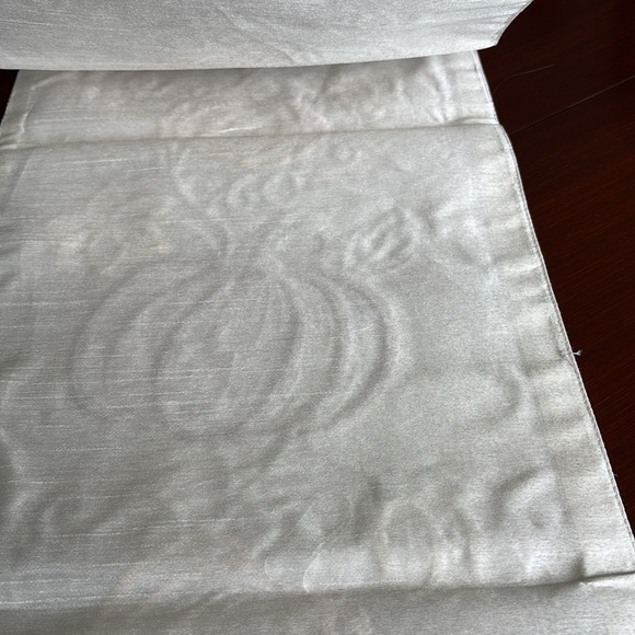 Artisan Harvest Table Runner,embroidered pumpkins/flowers, 90% poly,10% linen - Picture 8 of 10